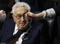 Med Svensk Text. Henry (Kissinger) Löb.